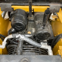 Chargeuse sur pneus Caterpillar 246D d'occasion avec cabine climatisée, faible nombre d'heures, pour travaux de construction
