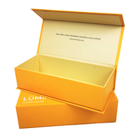 Boîte cadeau en carton de luxe personnalisée, jaune mat, magnétique, gaufrée, avec matériaux recyclés, pour bougies parfumées et insert en papier
