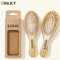Brosse à cheveux ovale en bambou naturel avec coussin d'air et picots en bois pour stimulation du cuir chevelu et coiffage sans nœuds, logo personnalisé