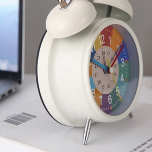 Horloge de table électronique silencieuse à quartz pour enfants, en métal, avec aiguilles, motif dessin animé, fonction alarme lumineuse et snooze, pour l'éveil éducatif - Product Image 3