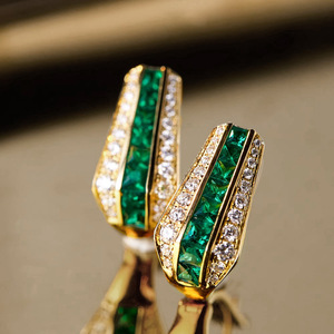 Orecchini a polsino verdi con accenti, stile esotico, per donna, da indossare tutti i giorni, accessori per l'orecchio - Product Image 1