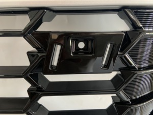 Accessoires tout-terrain 4x4 pour <span class=keywords><strong>Land</strong></span> <span class=keywords><strong>Cruiser</strong></span> <span class=keywords><strong>300</strong></span> Series 2021+ Grille de pare-chocs avant ABS noire pour style <span class=keywords><strong>GR</strong></span> <span class=keywords><strong>Sport</strong></span> 4x4 - Product Image 3