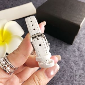 Reloj de Mujer Retro con Números <span class=keywords><strong>Romanos</strong></span> <span class=keywords><strong>en</strong></span> Oro, Bisel con Diamantes, Correa de Cuero, Esfera Ovalada, Estilo Moderno y Lujoso - Product Image 6