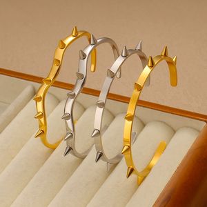 स्टेनलेस स्टील सोने की स्पाइक चेन क्यूफ खंजर कंगन y2k punk ग्रंज न्यूनतम रिवेट त्रिकोण गहने - Product Image 2