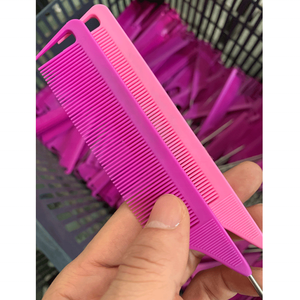 Peigne à queue de rat en fibre de carbone jetable pour hôtel de voyage, peigne à cheveux bon marché, rose vif - Product Image 1