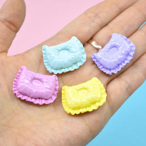 Cabochon en résine en forme de coussin de bébé mignon pour la fabrication de bijoux DIY, la décoration de coques de téléphone et d'épingles à cheveux, et les accessoires - Product Image 1