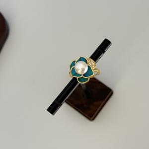 Parure de bijoux trois pièces en or 18 carats plaqué or avec perles d'eau douce et plumes de raie rétro, motif pivoine, idéale pour les occasions festives - Product Image 6