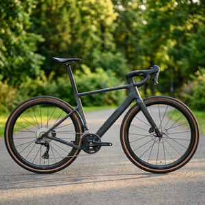Bicicleta de Carretera CarbonFibeeer 700c con Doble Freno de Disco, 12 Velocidades, Horquilla de Alto Rendimiento y Sillín para Uso en Carretera - Product Image 3