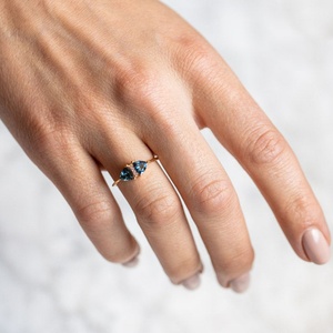 แหวนเงินแท้ 925 ประดับพลอยโทแพซสีน้ำเงินลอนดอนทรงทริลเลียนคัท ดีไซน์สวยทันสมัยสำหรับผู้หญิง - Product Image 3