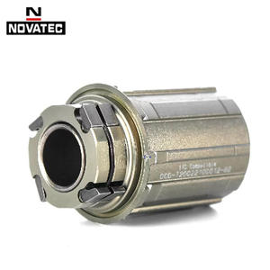 Buje de bicicleta Novatec Freehub 32H con eje pasante, rodamientos sellados, montaje de disco, espaciado de brida de 65 mm - Product Image 1
