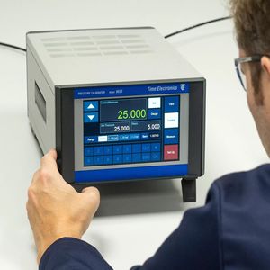 Calibrateur de pression électronique Time Electronics 8030, contrôleur automatique, précision de 1 à 100 bars, 0,01 FS - Product Image 2