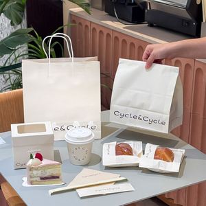 Sacs en papier kraft écologiques et recyclables personnalisés avec poignées pour l'emballage de gâteaux et de snacks, idéaux pour les promotions en supermarché et la vente à emporter - Product Image 1