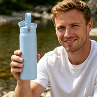 Nouvelle bouteille d'eau sport multifonctionnelle 4-en-1 de 24 oz avec couvercle anti-poussière, bec verseur et paille pour l'extérieur
