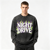 T-shirt col rond effet vieilli Kornit DTG, imprimé texte gothique Ice Flame sur toute la surface, bords bruts déchirés, coupe oversize, style streetwear, manches longues