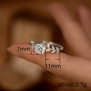 Anello con Design a Foglia di Alloro, Stile Naturale per Donne - Product Image 4
