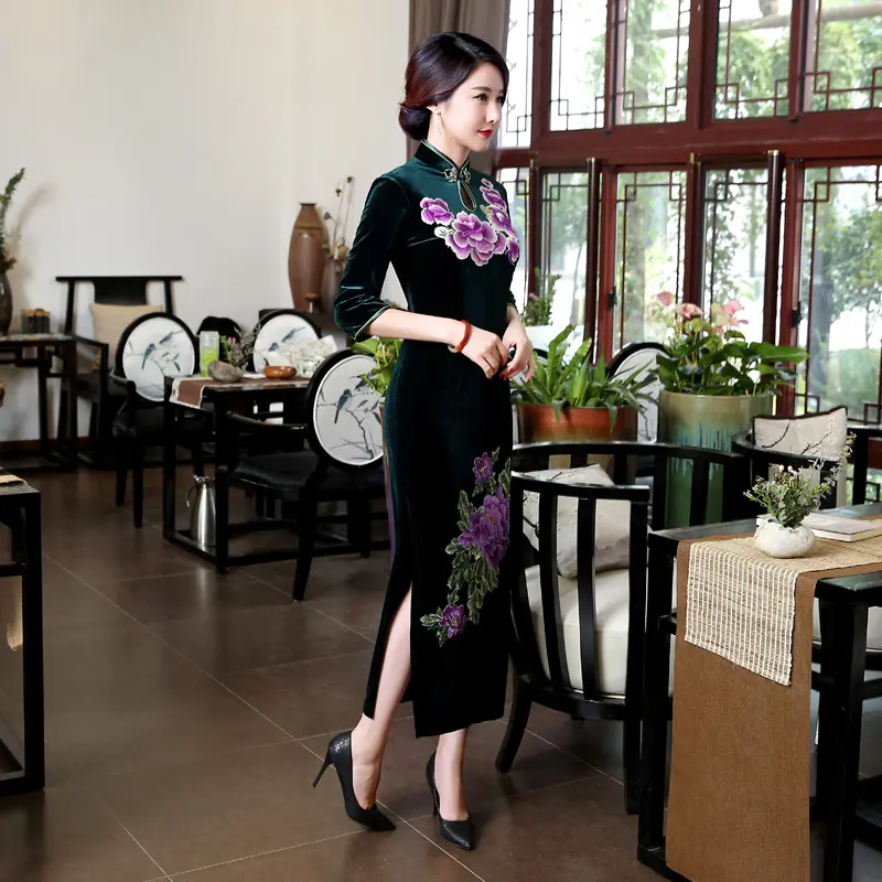 Trung Quốc cổ điển ăn mặc Retro cải tiến thời trang thêu nhung của phụ nữ sườn xám T0023-c