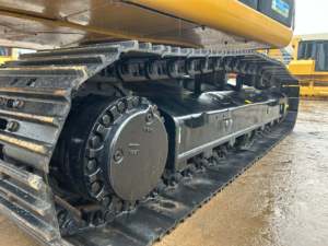 Excavatrice sur chenilles d'occasion CAT 325D2L, 25 tonnes, avec moteur CAT C7.1 d'origine, pour travaux de carrière et de construction routière - Product Image 6