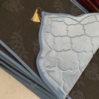 Tapis de prière modernes en tissu Raschel personnalisables de haute qualité, avec garnitures florales en dentelle gaufrée, vente en gros directe de Chine