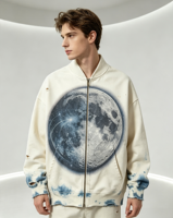 Blouson Bomber Zippé Déchiré et Vieilli à Imprimé Galaxie Lune Effet Soleil Décoloré, Style Streetwear Vintage, Tissu Lourd