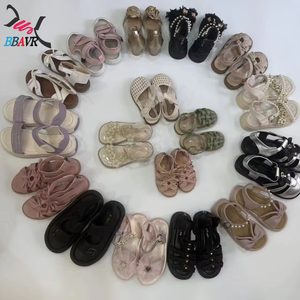 รองเท้าเด็กผู้หญิงขายส่งราคาถูก ของแท้จากแอฟริกา มีทุกฤดูกาล - Product Image 1
