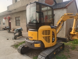 Presque neuf, 90% d'occasion, mini-excavatrice sur chenilles Komatsu PC35, 3,5 tonnes, origine Japon, avec moteur, pompe, garantie 1 an - Product Image 2