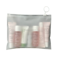 Sacs à fermeture éclair en plastique CPE translucide en gros avec anse, pochette de voyage réutilisable pour produits de toilette et lotions