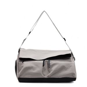 Sac de sport grande capacité personnalisé avec logo, sac de voyage tendance et imperméable pour femmes et hommes, idéal pour le sport et les loisirs, vente en gros - Product Image 3