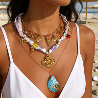 Collier multi-breloques en acier inoxydable plaqué or, style océan, coquillages et conques, étanche, collection été 2026, vente en gros de bijoux