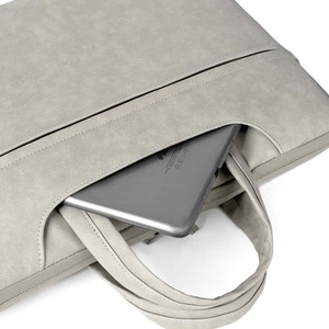 Sac fourre-tout pour ordinateur portable gris foncé en polyester avec coussin d'air protecteur, poignée et fermeture, pour transport à l'épaule, idéal pour les voyages d'affaires - Product Image 4