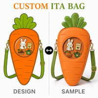 Bolso Ita Personalizado Naranja Zanahoria, Forma Cónica, Cuero Sintético Texturizado, Costuras Cosidas, Parte Superior con Hoja Verde, Ventana Transparente Redonda, Mochila de Día