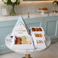 Boîte et emballage de luxe personnalisés en carton pyramidal unique avec fenêtre pour pâtisseries et traiteur