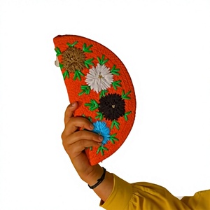Bolso de mano de paja de media luna con flores bordadas, estilo bohemio, para mujer, de hierba marina y ratán, en oferta - Product Image 1