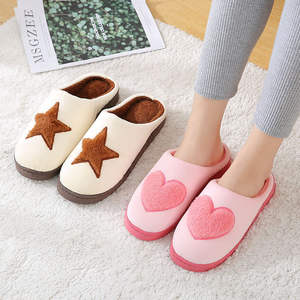 Chaussons d'intérieur doux à semelle épaisse pour femmes, populaires pour les sols chauds des chambres en automne et en hiver, vente en gros d'usine - Product Image 4