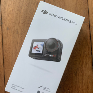 Osmo Action 5 Pro-Cámara impermeable original, Combo estándar/aventura, 4 horas de duración de la batería, pantallas táctiles de alto brillo OLED dual - Product Image 1