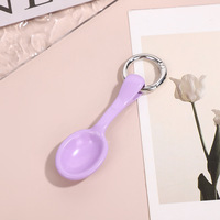 Porte-clés mini-cuillère de luxe, pendentif coloré en forme d'ustensile de table, breloque décorative pour sac de femme, clé de voiture, ornement fait main, souvenirs, cadeaux