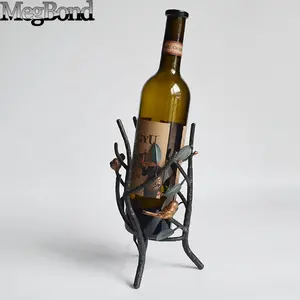 テーブルの装飾のための枝の装飾的なワインディスプレイラックの金属の鳥、金属の創造的な枝のワインホルダー