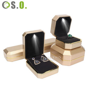 Cajas de plástico LED azules personalizadas al por mayor para collares, pulseras, anillos, pendientes y joyas. - Product Image 5