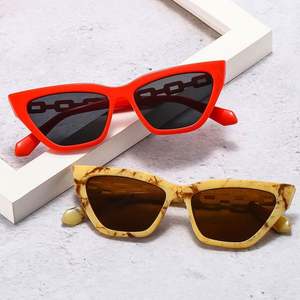 Nouvelles Lunettes de Soleil Cat Eye Colorées pour Femmes, Monture Métallique à Chaîne, Verres Transparents, Style Rétro Tendance 2022 - Product Image 2