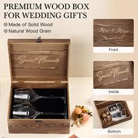 Ensemble de verres à vin personnalisés avec logo, ouvre-bouteille et bouchon de vin, dans une boîte en bois pour les couples fiancés et les mariages.
