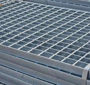 Grille en acier galvanisé pour drainage extérieur et couverture de caniveau - Product Image 1