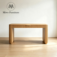 Bureau d'ordinateur au design moderne et contemporain, mobilier de bureau en bois naturel avec rangement, bureau d'étude avec tiroirs, secrétaire à rainures