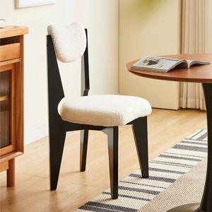 Chaise de salle à manger en bois massif de style nordique avec revêtement en laine d'agneau pour chambre, bureau, salon - Product Image 5