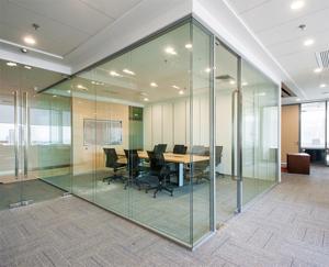 Poste de travail moderne à cadre en aluminium murs de <span class=keywords><strong>séparation</strong></span> clairs sans cadre cloisons modulaires en verre pour <span class=keywords><strong>bureau</strong></span> - Product Image 5