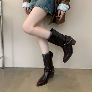 <span class=keywords><strong>รองเท้า</strong></span>บูทคาวบอยสไตล์วินเทจแบบมีโลโก้สั่งทำสำหรับผู้หญิง ส้นหนา หัวแหลม พื้นยาง พร้อมหัวเข็มขัดแบบ<span class=keywords><strong>สั้น</strong></span> สำหรับฤดูหนาว - Product Image 5