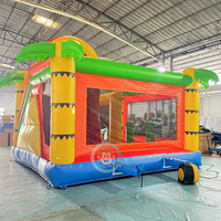 Structure gonflable combinée avec toboggan et mur d'escalade pour enfants