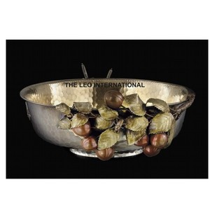 Bol décoratif fantaisie en métal brut moulé à la main avec poignée feuillagée, vente en gros, fabricant - Product Image 1