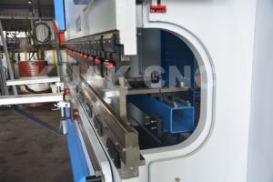 Alta seguridad 80Ton3200mm CNC Press Brake Rail Transit Press Break Machine Doblado Precio bajo 100 Ton - Product Image 4