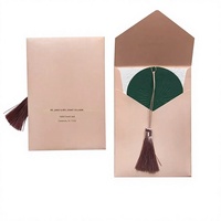 Invitations, cartes postales, enveloppes et pochettes d'invitation sur mesure en papier spécial ton Morandi pour mariages et banquets, et cartes de vœux