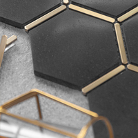 Carreaux d'incrustation en laiton en nid d'abeille de haute qualité, marbre noir avec pinceau, carrelage de mosaïque en acier inoxydable doré