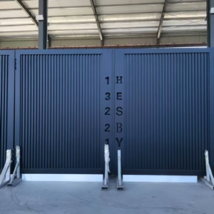 Kit de <span class=keywords><strong>portail</strong></span> <span class=keywords><strong>coulissant</strong></span> automatique en <span class=keywords><strong>acier</strong></span> industriel robuste avec système de <span class=keywords><strong>rail</strong></span> thermolaqué <span class=keywords><strong>pour</strong></span> usage extérieur commercial - Product Image 3